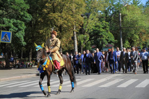Шануймо ж, браття, цей великий світлий день!